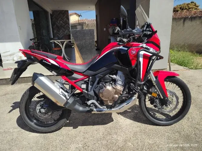 Africa Twin 1100L impecável. Sem detalhes