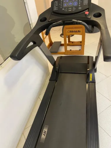 Esteira Profissional Movement RT250