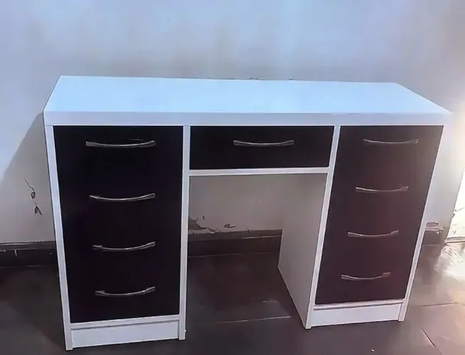 ESCRIVANINHA COM 9 GAVETAS