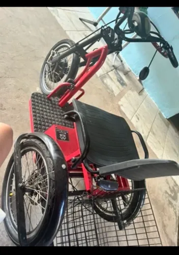 Vendo triciclo pouco tempo de uso