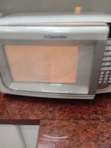 micro-ondas Electrolux modelo MEF41 (31 Litros)