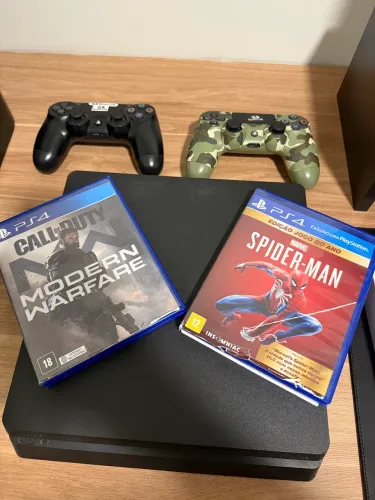 PlayStation 4 Slim 1Tb - 2 Controles + 2 Jogos