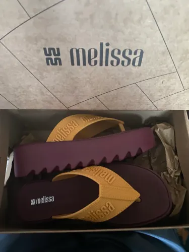 Vendo Melissa nova