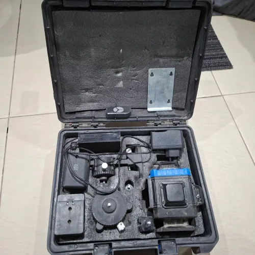 Nível laser verde 16Linhas , autonivelante com 2 baterias R$ 250,00 