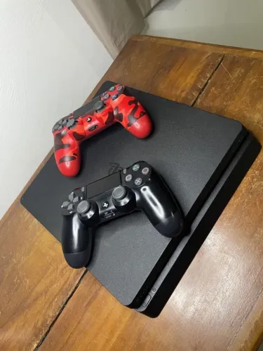 PlayStation 4 slim 