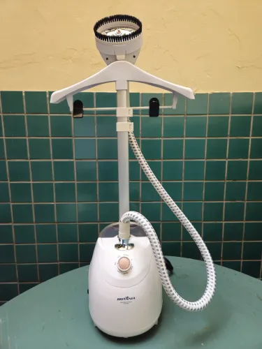Passadeira à vapor Britânia BVPO3B<br><br>1800w nova