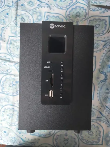 Caixa de som subwoofer Vinik com 2 caixinhas e controle