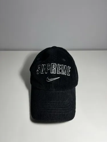 Boné Nike X Supreme
