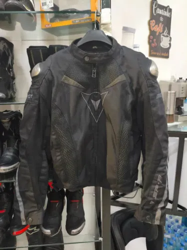 Jaqueta Dainese 50 Eur verao inverno com forro e titânio no ombro 