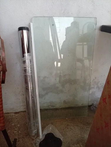 Vendo essas calhas de alumínio + 10m de calhas em PVC +mesa de vidro para apartamento.