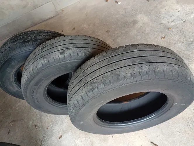 3 pneus 205/70/15 van 8 lonas 