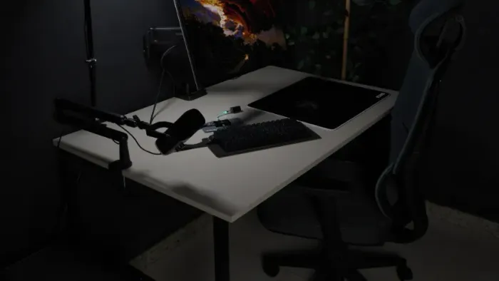 Mesa Diretor Estilo Industrial | Praticamente Nova | Perfeita para Setup | 120x60cm