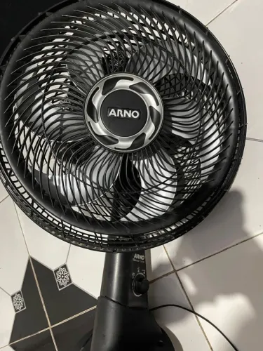 Vendo ventilador Arno de parede por 70 reais.