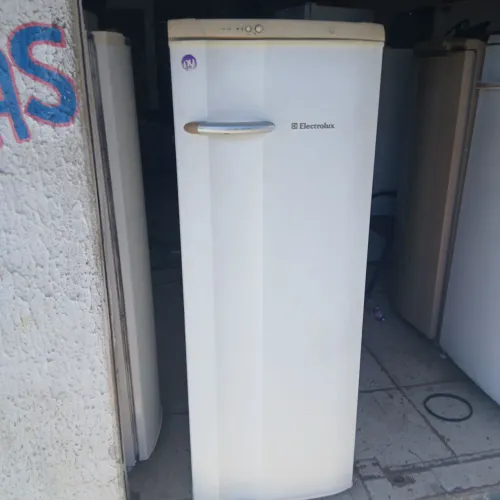 Geladeira Electrolux pequena