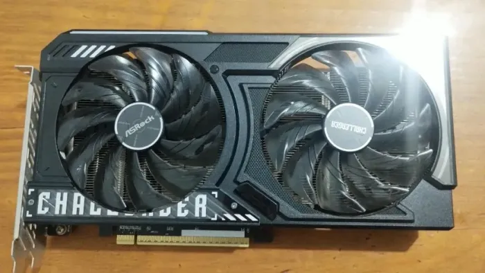 Placa De Vídeo Asrock Amd Radeon Rx 9060 Xt Challenger Oc