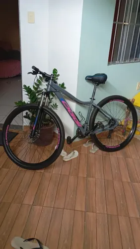 Bicicleta aro 29 Oggi semi nova