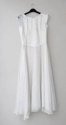 Vestido longo off white com bordados