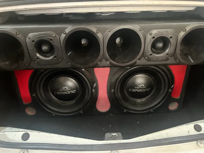 Som automotivo Hinor carbono com controle longa distância