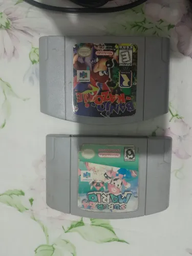 2 cartuchos originais (Banjo & Kazooie e Super Mario64)