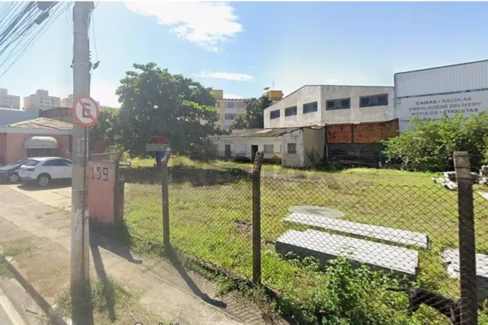 RE/MAX Aluga Terreno Comercial de 1.280 m² com 42m de Testada na Av. das Amoreiras Campin