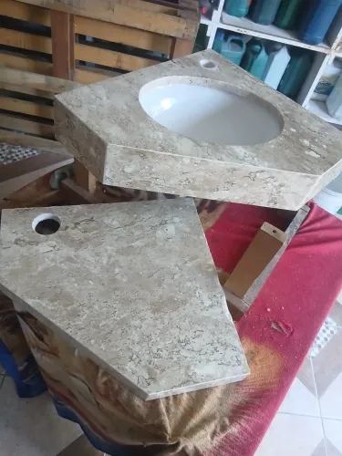 Lavatório travertino de canto