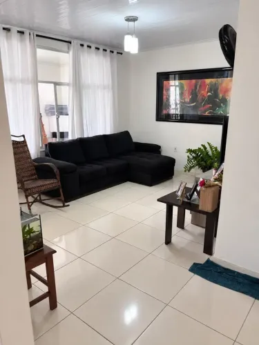 Casa Térrea 150m² no Conjunto Parklândia | 3 Quartos, Suíte, Quintal e Placa Solar