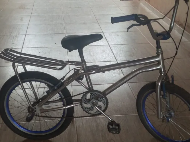 BICICLETA CROMADA SEMI-NOVA LINDA NEGOCIO A E DIFERENCIADA