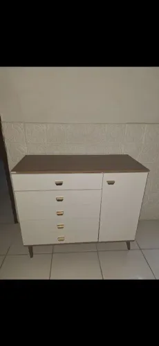 Cômoda branca 5 gavetas e 1porta