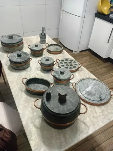 Conjunto panela de pedra sabão com 11 peças e algumas nunca fotam usadas
