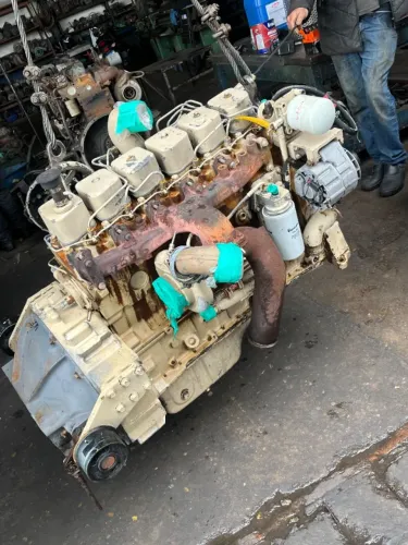 Motor cummins serie B bomba pequena bem original com 250 mil KM completo Sem baixa.