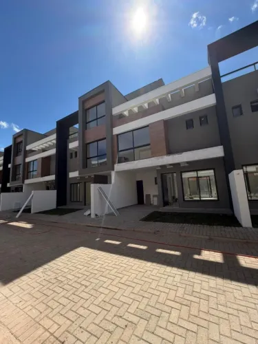 Casa em Condomínio com 3 quartos para alugar por R$ 8500.00, 135.00 m2 - PORTAO - CURITIBA