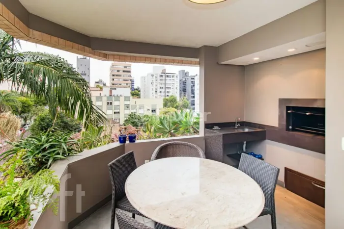 Apartamento à venda em Rio Branco com 138 m², 3 quartos, 1 suíte, 2 vagas