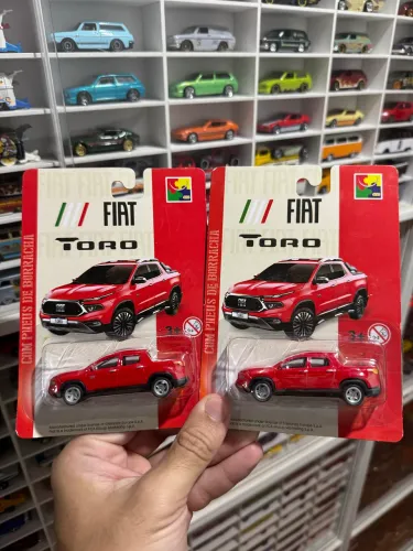 Miniatura Fiat Toro Vermelha CKS 1/64 Pneus de Broracha