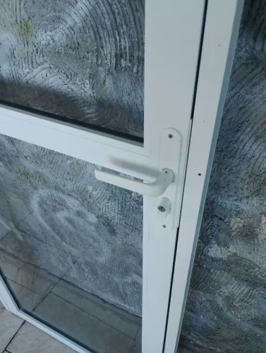 Porta tamanho 0.75 de largura por 2.29 a altura