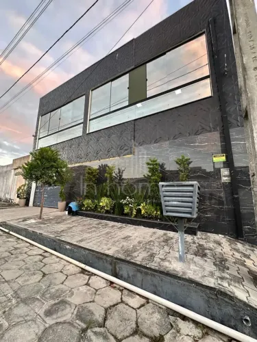 Imóvel para aluguel e venda tem 130 metros quadrados com 3 quartos