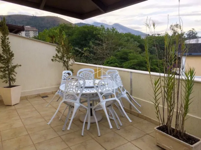 Cobertura Duplex no Lagos de Itaipava com 2 Quartos, 2 Vagas, Terraço Privativo, Vista par