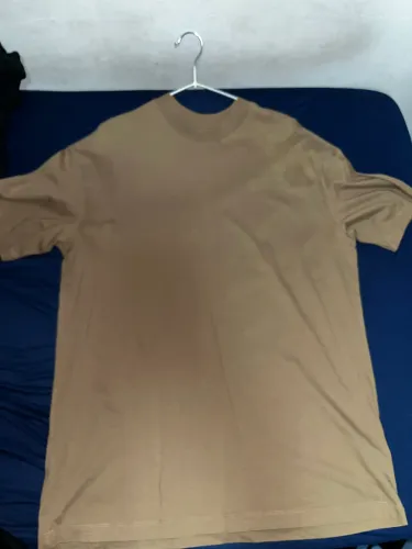 CAMISA MARROM GOLA ALTA