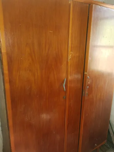Doando Guarda roupa antigo