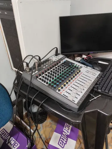  Mesa de Som / Interface Soundcraft Signature 12 MTK - R$ 2.200