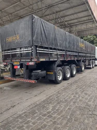 Carreta Quarto Eixo Graneleira Bobineira 2023.