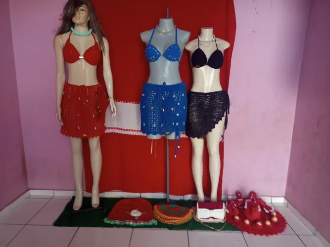 Vendo biquínis e saída de banho. Tbm vendo Mel puro de abelha!