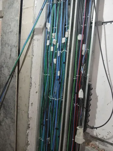 Faço instalação elétrica