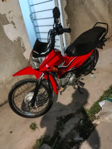 Pop 110i es ano 2024, modelo 2025 sem manete de embreagem