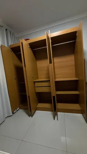 Guarda roupa e sofá