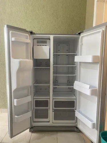 Geladeira duas portas Inox com Dispenser de Água e Gelo - Leia a Descrição