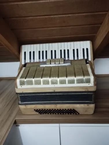Acordeon Hering 80 baixos (para consertar)