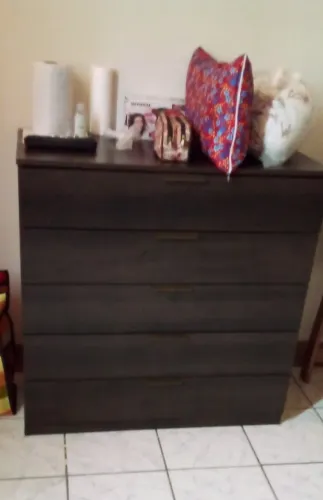 URGENTE cômoda com 5 gavetas 