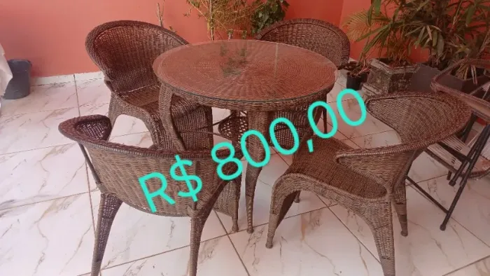 Conjunto de varanda com 4 cadeiras e mesa