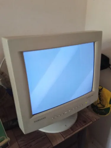Monitor de computador,de tubo, antigo: