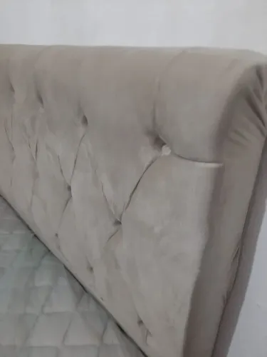 Cama casal, com cabeceira acoxoada, 600 a cama e junto com o colchão 1000